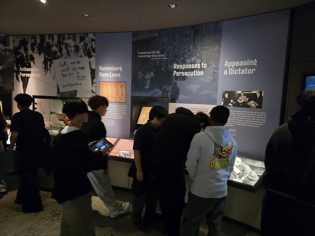 dimillo82's tweet photo. @FLCHS_TCDSB grade 11 Canadian Law students visited the Toronto Holocaust Museum and explored the interactive exhibits.   Students will apply this experience when learning about human rights law in Canada @thethmuseum https://t.co/Ni9gGxmzxU