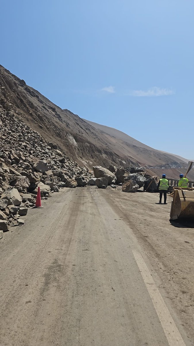 ¡Atención! A esta hora, y para resguardar la seguridad de todos, <a href="/CarabArica/">Carabineros Región de Arica y Parinacota</a> tras reunión de trabajo con <a href="/SenapredChile/">SENAPRED Chile</a>, informa sobre el cierre de la Ruta 5-Norte hasta las 08.00 Hrs. de mañana, a la altura de la cuesta Cultura Chinchorro, por rodado de rocas de gran tamaño.