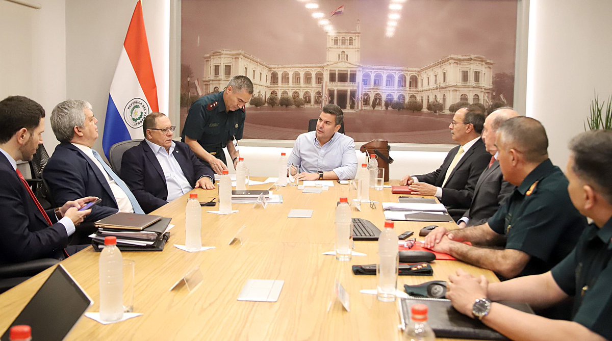 SantiPenap's tweet photo. Hoy en reunión con el CODENA, analizamos las acciones que estamos llevando adelante para tener un país más seguro para todos los paraguayos. https://t.co/WXNr6eH5If