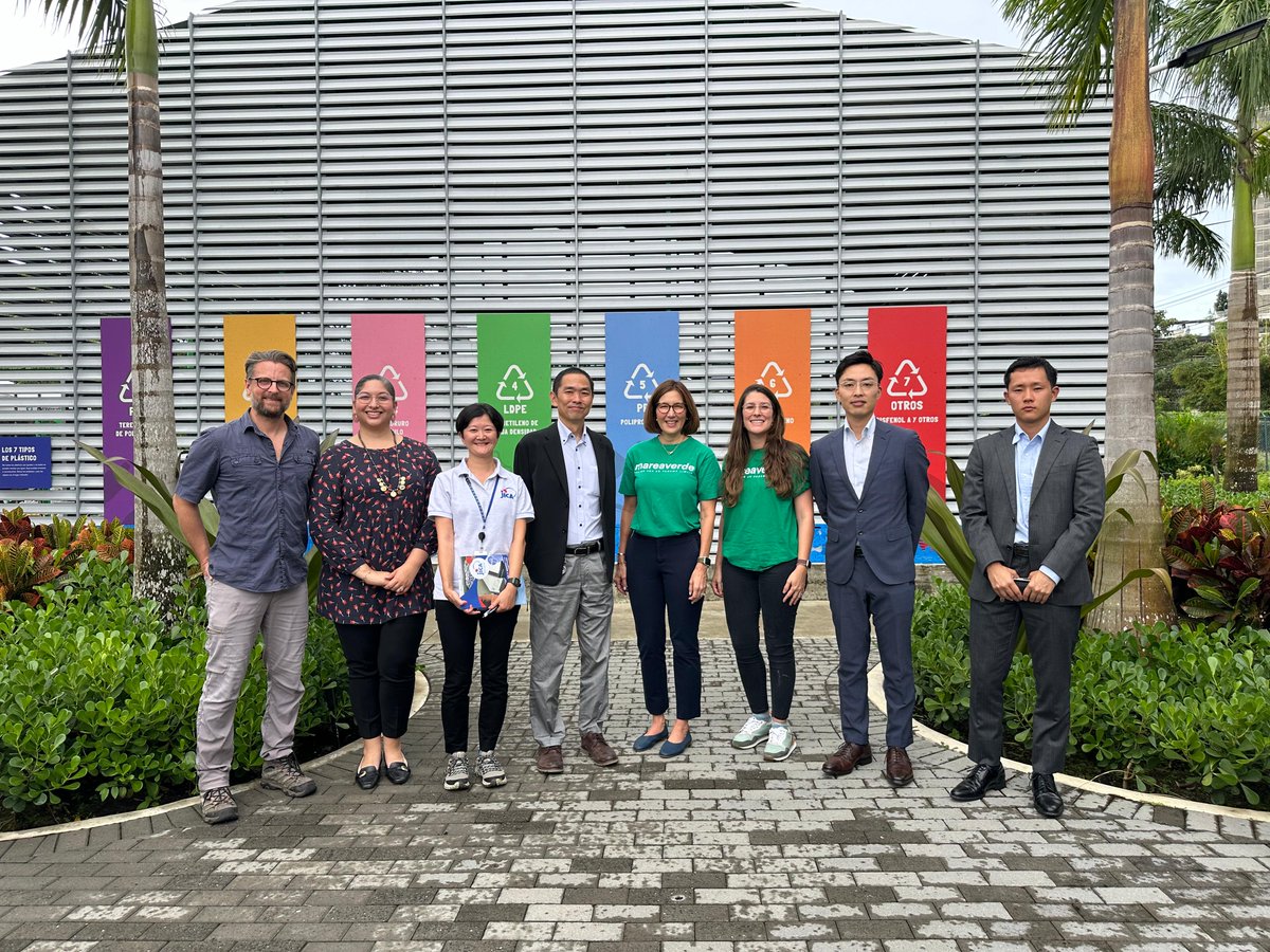 El 23 de septiembre, miembros de JICA Panamá visitaron la ONG Marea Verde, donde la presidenta, Mirei Endara, presentó su sistema de recolección de plásticos en el Río Juan Díaz.  Noticia completa facebook.com/share/p/o5jQwv…