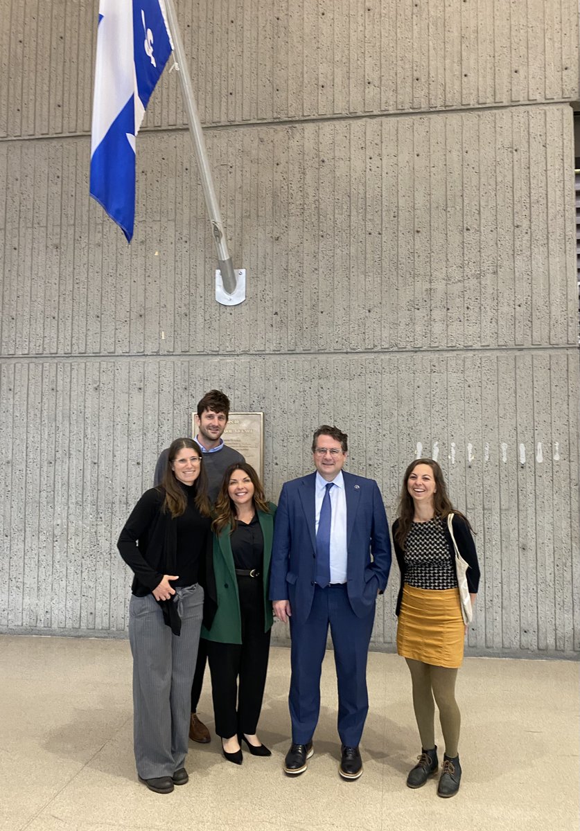 ClubDejeuner's tweet photo. Le Club, en compagnie des partenaires du chantier #PASUQ, a rencontré ministre @BDrainvilleQc, pour discuter des prochaines étapes vers un Programme d’alimentation scolaire universel au Québec. 

C'est motivant de voir que tous travaillent dans la même direction, pour les enfants! 👏🤝