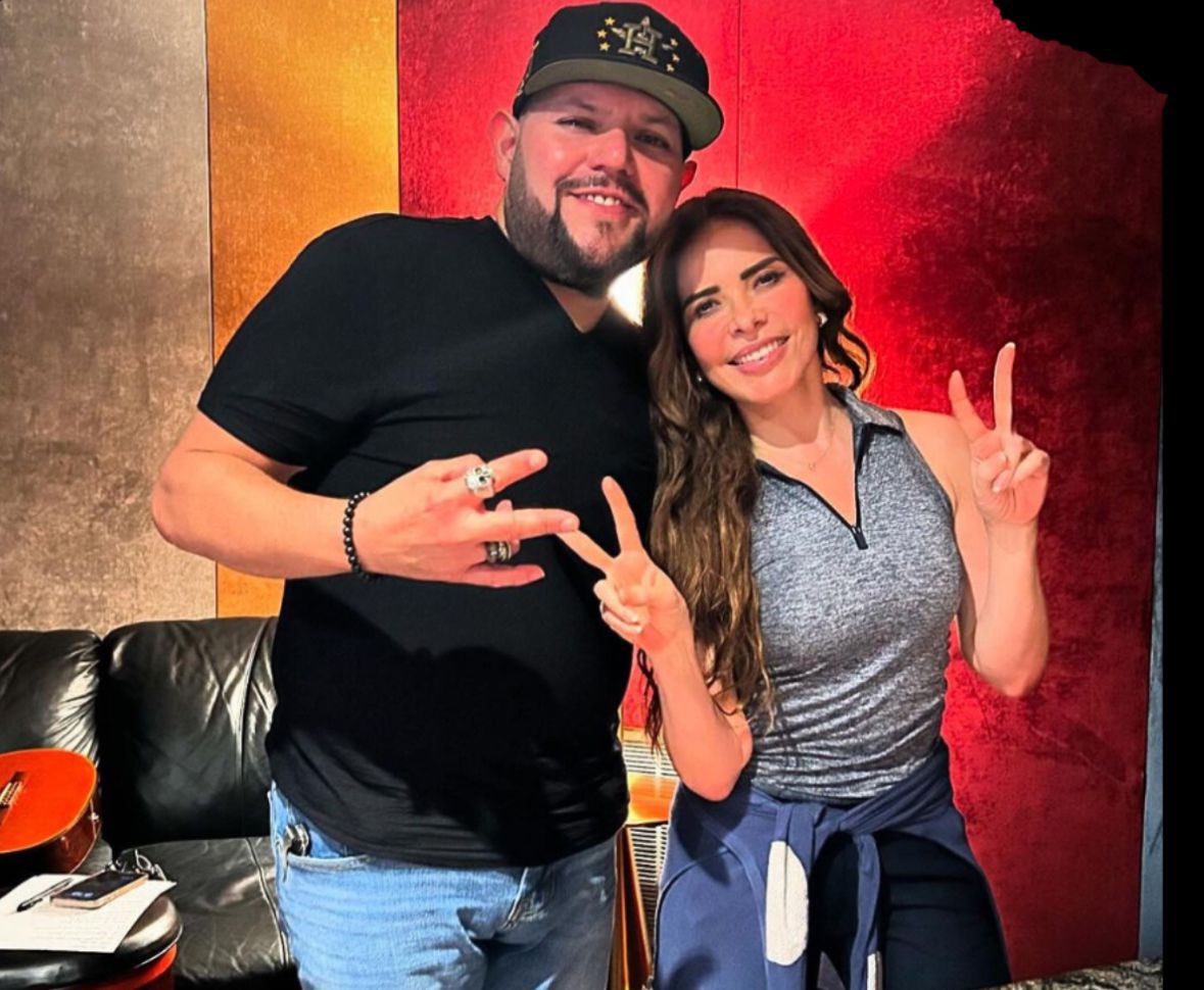TvsEspectaculos's tweet photo. “Duelo” regresó al llamado Valle de Texas, de donde son originarios. Ante ocho mil personas, Óscar Iván Treviño tocó en vivo “Cala en el alma” y “La piel tiene memoria”; sus últimos sencillos. Óscar Iván escribió una canción con Gloria Trevi @GloriaTrevi “La idea es de ella” https://t.co/oRiSD8DyLj