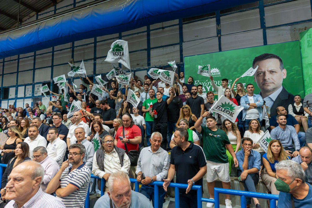 h_doukas's tweet photo. Ήταν μεγάλη μου τιμή η συνταρακτική σας παρουσία. Πλέον δε μας χωρούν ούτε τα γήπεδα!

Η Αθήνα ενώθηκε με την υπόλοιπη Ελλάδα και στέλνει ξεκάθαρο μήνυμα: Την Κυριακή πάμε για τη μεγάλη Νίκη! https://t.co/A7zh4muZuf