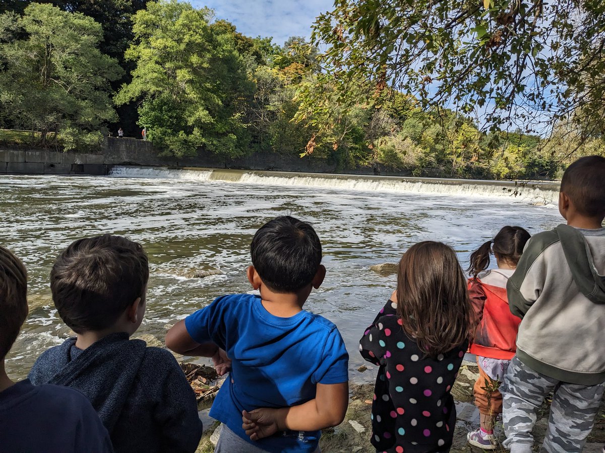 A morning to enjoy watching and learning about salmon, followed by an afternoon playing at centres made for a great day with #humbercrest <a href="/TOES_TDSB/">TOES_TDSB</a>