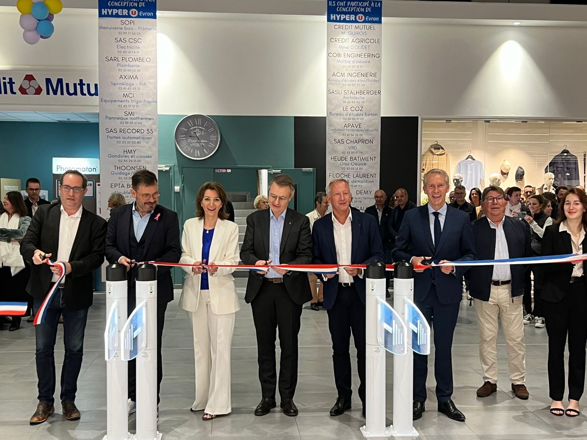 olivierrichefou's tweet photo. 📌Super U est devenu Hyper U à @VilledEvron ! Ravi de participer à l’inauguration de la nouvelle enseigne, implantée depuis près de 30 ans sur le territoire des Coëvrons.
Félicitations à Nathalie et à Hubert Lechat et à leur équipe pour ce beau challenge ! @BalandraudJoel https://t.co/KSBjSwN3uO