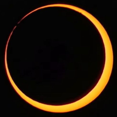 cosmos4u's tweet photo. Great live views of the #annular eclipse contacts in the webcasts https://t.co/y6sZrpA0v8 from Chile and https://t.co/OYRelAUMzm from Argentina; https://t.co/5XJdi6qVNS also had a good view. https://t.co/MXialohtGR