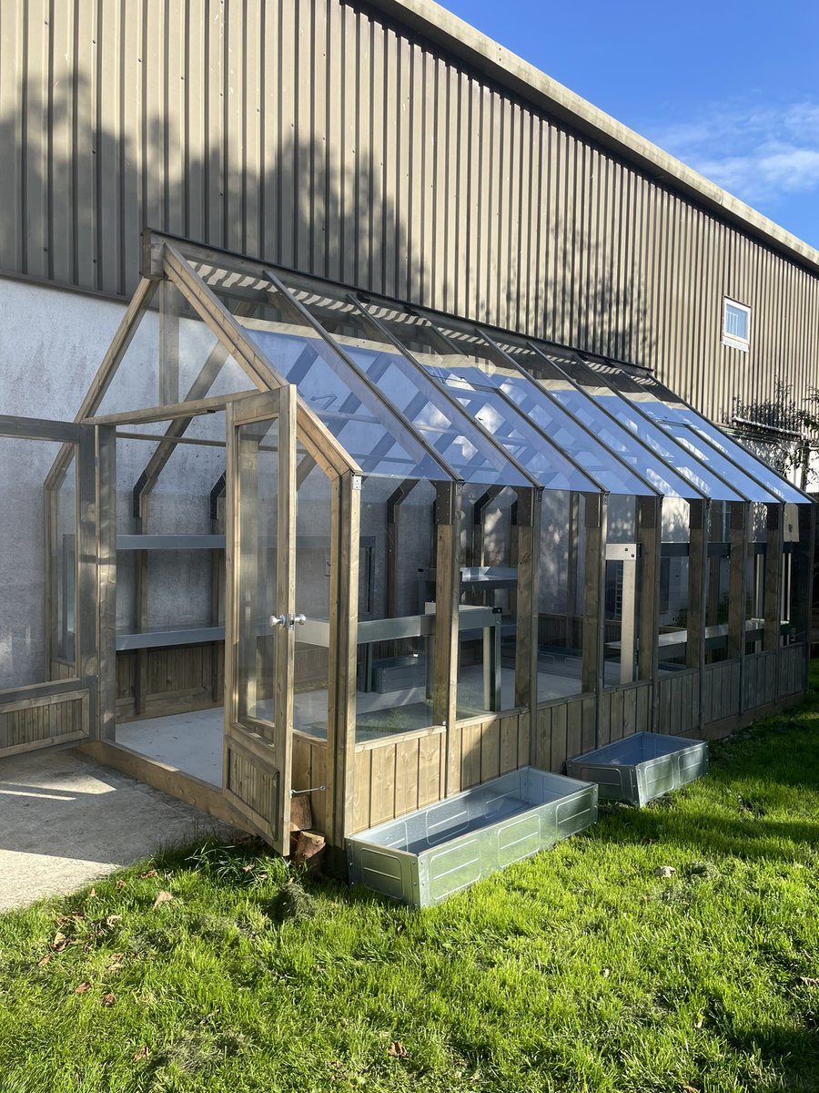 BBCDA1's tweet image. Delighted to add more community facilities in Ballycanew Resource Center. A new greenhouse with shelving and potting area with raised beds and a pergola with rattan furniture as part of the integration fund @GoreyGuardian @wexfordcoco @CoWexfordPPN @Wexford_Weekly @CoWexChamber