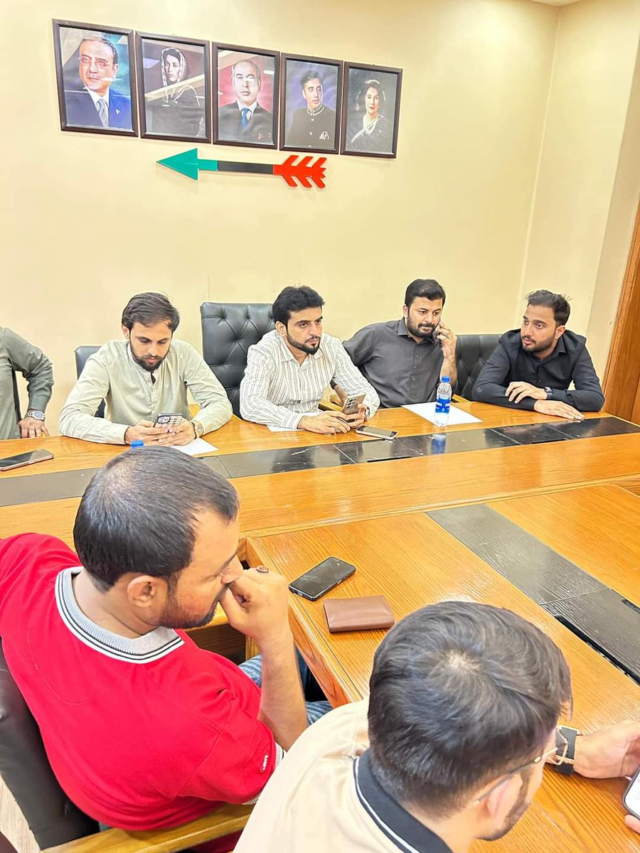 RazaqGadehi's tweet photo. President PSF Sindh, Special Assistant CM Sindh @psfmansoor chaired PSF Karachi Division Meeting. Agenda was importance of constitutional courts in Pakistan, students from all over Sindh will raise their voice for this cause of equality,  PSF Sindh invites students to become https://t.co/Jn4OVgtufm
