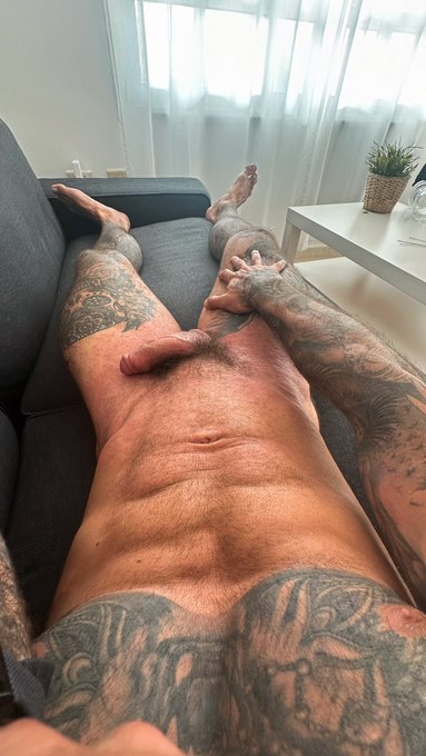 Watch Call me Papi's leaked NSFW photo on TwXstars