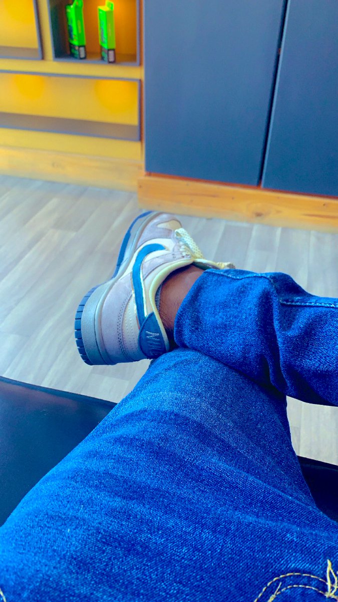 bukhar_10's tweet photo. @sneakersfandom https://t.co/lvbUjbfQfz