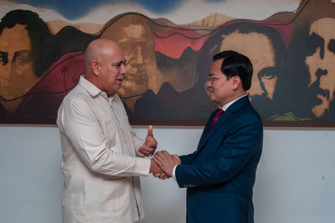 Cuba y Vietnam: Unidos por la historia, la solidaridad y el desarrollo #Cuba #Vietnam  

Ver más: 

pcc.cu/cuba-y-vietnam…