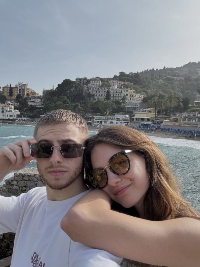 ᅠ
ᅠ ⠀
                  
       happy birthday to my incredible
       friend,  you are one  of the  best
       things in my life,  enjoy your day
       you deserve it,  i love  you 🎂💙
                                                             
ᅠᅠ
ᅠ ⠀