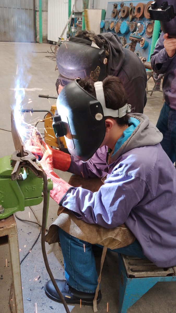 En más de 45 años de trayectoria hemos firmado acuerdos con EETT de EE, LdZ, EZE y AA, con las FI de UNLP, UNLZ, UTN y UBA . Contando hoy con graduados de dichas casas de Estudio. La Industria necesita para su desarrollo y fortalecimiento de Más y Mejor  Educación Pública.