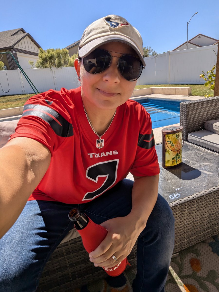 LineaAzul2's tweet photo. When being an H-Town fan takes you from week 4 of the Texans to wild card time for the Stros. Lesssgooooo https://t.co/1mzhMb6vdi