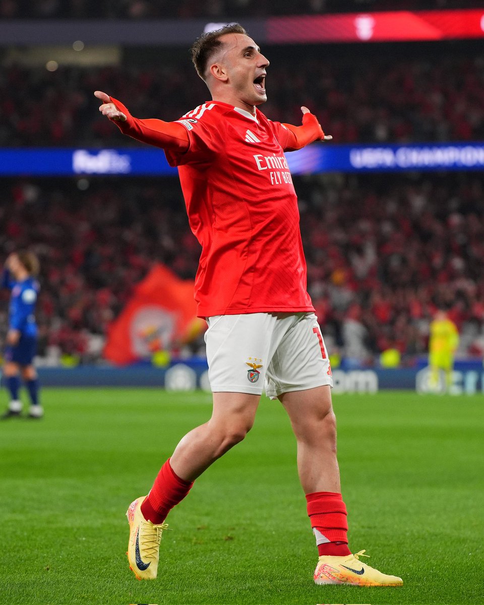 Trivela_FR's tweet photo. Benfica gifle l'Atletico et s'impose 4-0 en Ligue des Champions. 😍🔴 https://t.co/Pj7y82qKXo