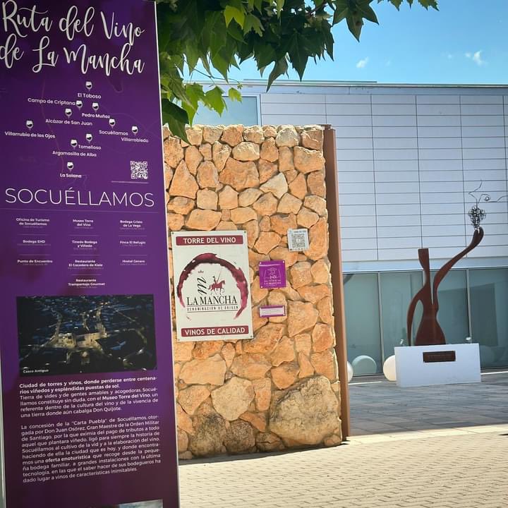 Socuellamos_Tur's tweet photo. 🔸NOVEDAD🔶
Nuestro prestigioso museo torre del vino #cambiadehorario 🍂
Hasta el 𝟑𝟎 𝐝𝐞 𝐚𝐛𝐫𝐢𝐥.
¡PLANIFICA YA TU VISITA Y ÚNETE A LOS CIENTOS DE TURÍSTAS QUE NOS #VISITAN🍇!
🗓️De miércoles a sábado
Mañanas: 10:00 a 13:30
Tardes: 17:00 a 20:00
🗓️Domingo
10:00 a 14:00 https://t.co/i8Df8K3v4s