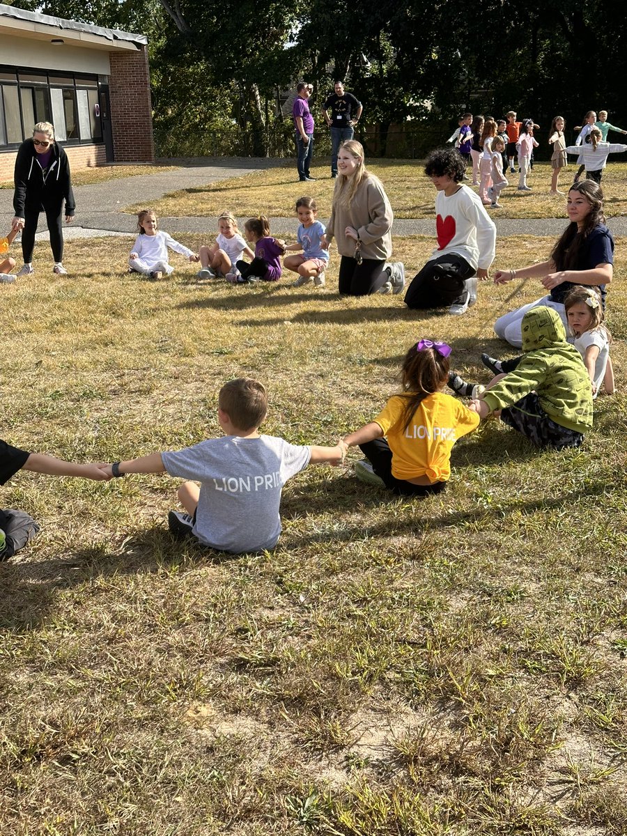 Sayville Strides tweet media