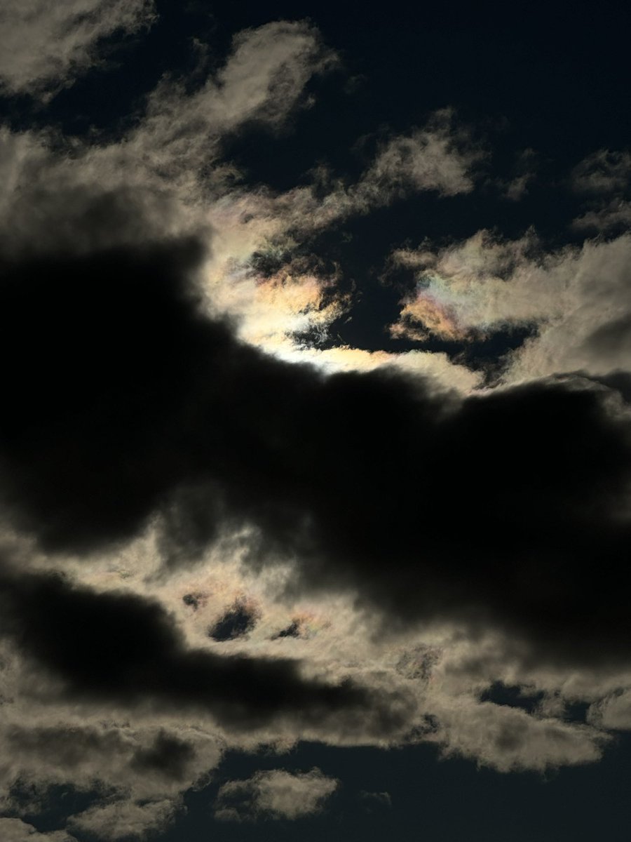 VeraFranco1190's tweet photo. Eclipse de sol en la Patagonia https://t.co/emm7PEas54