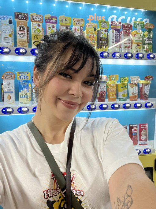 1 pic. Selfie &amp; Toes can&rsquo;t ever go wrong 🩷 especially in Japan 🇯🇵 https://t.co/N2Csh8L6on