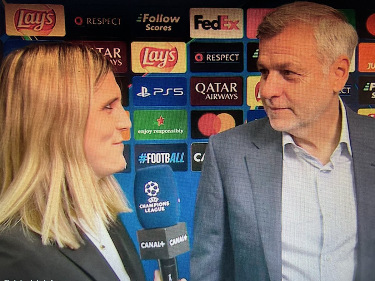 - Vous pouvez nous expliquer votre tactique ?
- Non je ne la comprends pas