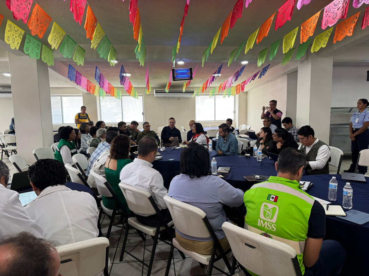 MXReferencia's tweet photo. #Estados | #Guererro
La presidenta municipal de #Acapulco, Abelina López Rodríguez (@AbelinaLopezR), informó que este 2 de octubre se realizan trabajos en la Base Naval de la entidad con integrantes del gabinete presidencial y, posteriormente con la Presidenta Claudia Sheinbaum (@Claudiashein), para continuar con la coordinación de las tareas de recuperación en respuesta a las afectaciones en la región tras el paso del #Huracán #John.