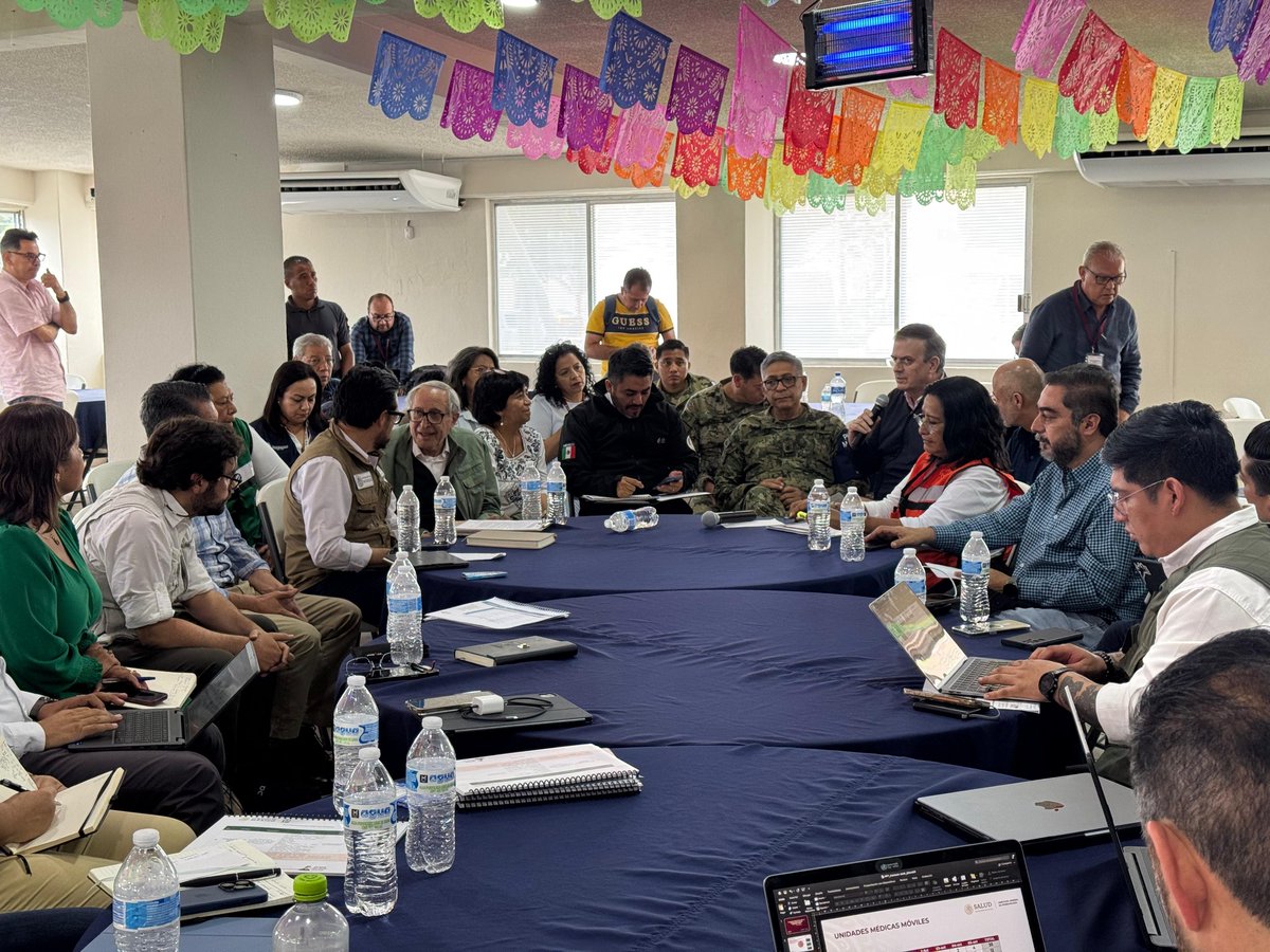 MXReferencia's tweet photo. #Estados | #Guererro
La presidenta municipal de #Acapulco, Abelina López Rodríguez (@AbelinaLopezR), informó que este 2 de octubre se realizan trabajos en la Base Naval de la entidad con integrantes del gabinete presidencial y, posteriormente con la Presidenta Claudia Sheinbaum (@Claudiashein), para continuar con la coordinación de las tareas de recuperación en respuesta a las afectaciones en la región tras el paso del #Huracán #John.