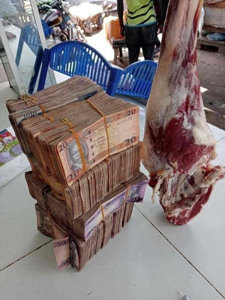 المعنى الحقيقي لانهيار #العملة_الوطنية !!!

هذه مبلغ سعر (3) كيلو لحم الضأن في جمهورية #جنوب_السودان ...