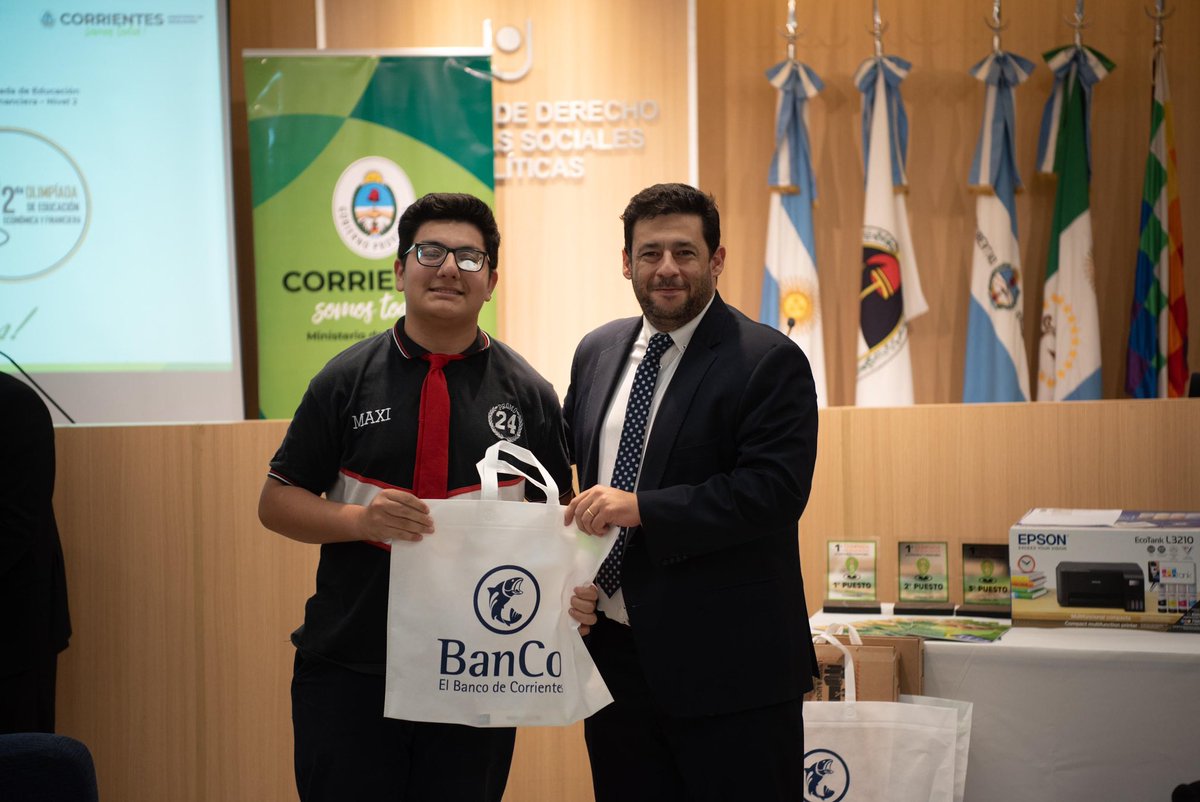 BancodeCtes's tweet photo. Con nuestro stand del #ProgramaJoven, premios y beneficios para los alumnos y docentes, acompañamos a las promesas correntinas en este gran desafío: Olimpiadas de Educación Económica y Financieras, nivel l y nivel ll 🙋🏻🏦
¡Seguimos apoyando un futuro con más educación e inclusión!