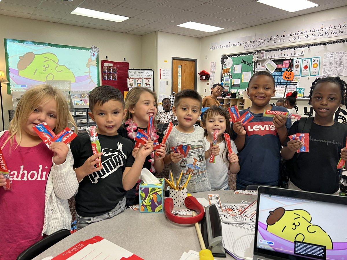 JulieMeranda's tweet photo. Thank you @Colgate for our toothbrushes, toothpastes and lesson plans. @CrosbyISD @CharlesRDrewES #kindergarten #colgatesmiles