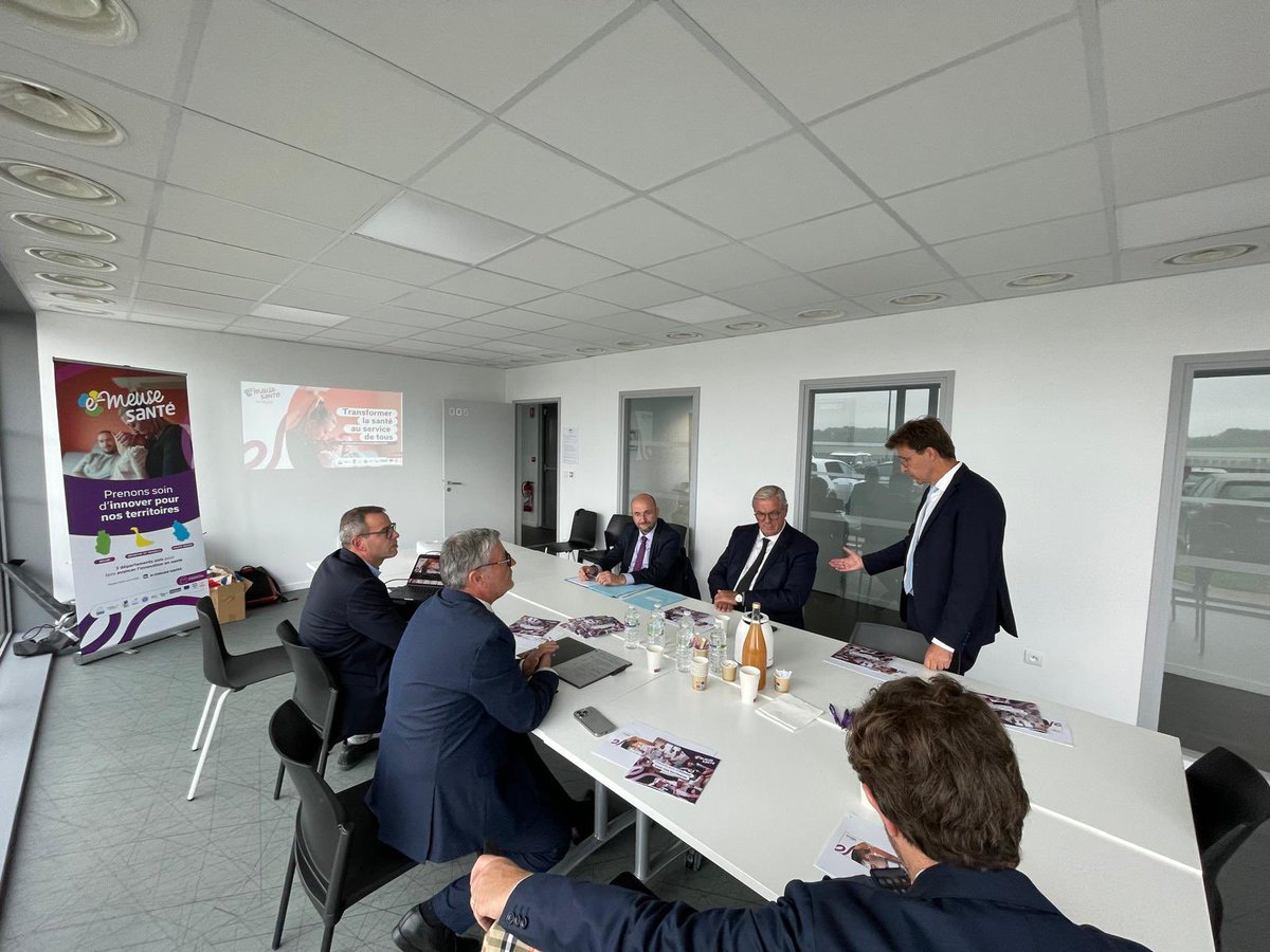 Face au défi majeur d’accès aux soins et de la nécessaire prévention de la santé, <a href="/jeromedumont/">jerome dumont</a>, Président du <a href="/deptmeuse/">Département Meuse</a> présente à <a href="/Sauvadet/">François Sauvadet</a> le projet E-Meuse santé. Objectif : rendre du soin dans nos territoires et transformer la #santé au service de tous.
