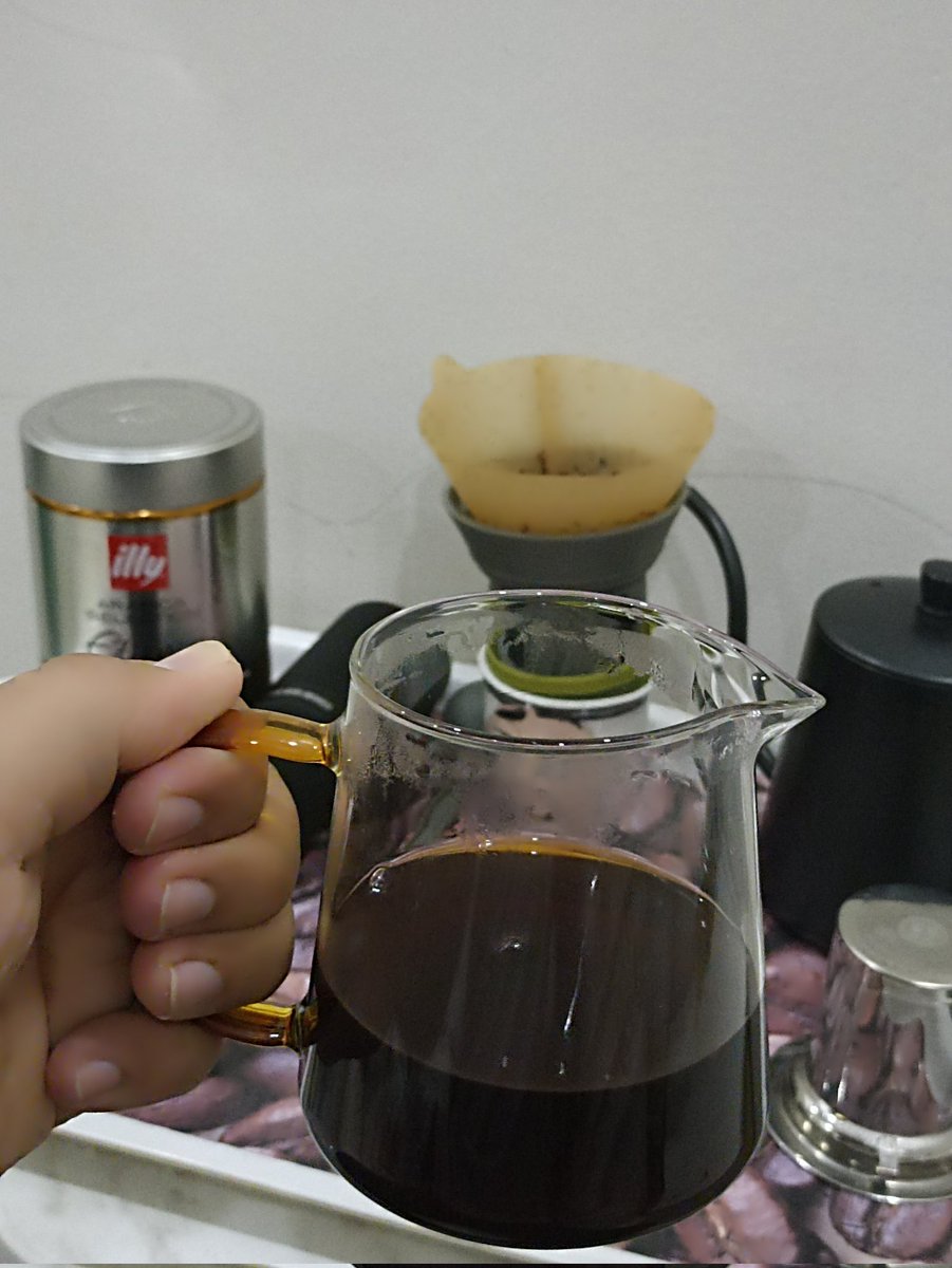 BelalEssam1313's tweet photo. V 60 illy etiopia 🤎☕ 
#v60 #illy #illycoffe
#mhw3bomber #coffe https://t.co/3RYYXbt19w