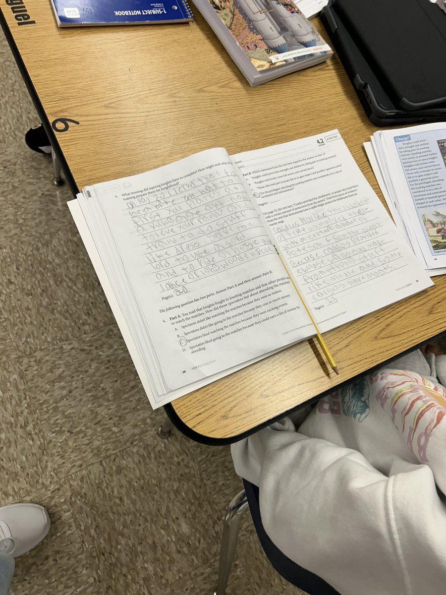 Veronic02015493's tweet photo. In 4lH, we are experts at citing text evidence! We learned how to back up our claims by referencing specific pages in our Amplify reader. Afterwards, we played a review game and crowned Ethan our class knight! @MrsHorne1 #hiawathapride #d100inspires https://t.co/XO31SFu4ax