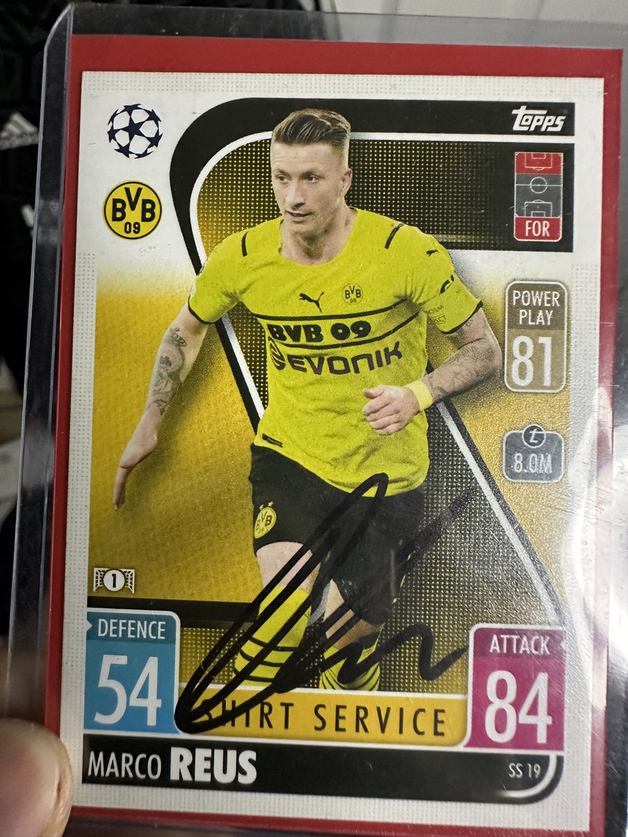 Hi my G’z I'll be giving away a signed Marco Reus card! All you have to do is like, repost this post, comment a favorite moment, tag 2 friends and follow me for a chance to win this card! Winner will be randomly selected on Saturday! #BVB #marcoreus #lagalaxy #giveaway #goat #mls