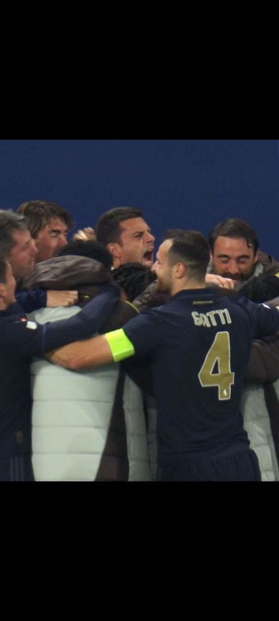 #LipsiaJuve una serata d'altri tempi per la #TrinceaJuve con #Dusan, #fagioli, #cosenzao l'immenso #pierino #kalulu... salutatemi a allegri e rabiot... <a href="/gianper/">gianper</a> <a href="/matusa69/">Andrea Uggetti</a> <a href="/VFrancavilla/">Valentina Francavilla</a> <a href="/VitoSodano/">Vito Sodano</a> <a href="/giancarlosudano/">Giancarlo Sudano</a> <a href="/mikid303/">Michele Donati</a> <a href="/mattscanna/">Matteo Scannavini</a>