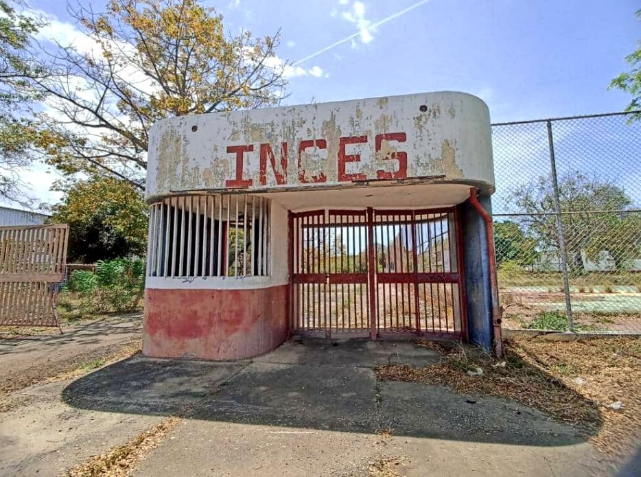#Hace50Años Se funda en 1974 el INCE en Ciudad Ojeda, hoy día llamado INCES y en ruinas.