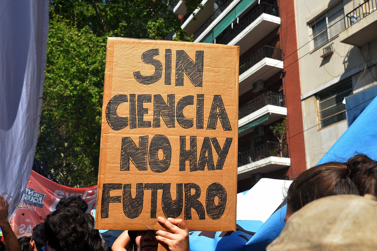 👉Algunos carteles que nos topamos en la marcha, ¿cuál es tu preferido? ✍🏽También podés comentar tu consigna 👇