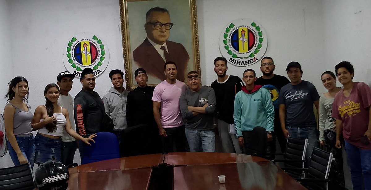 ADECOSCHACAO's tweet photo. #2Oct Cumpliendo con lo pautado en el #MAELECAD #27Sep #MIRANDA
Los @ADECOSCHACAO Felicitamos a nuestro Compañero #MaikelGonzalez Por su Ratificación en nuestra Secretaría Sindical y Laboral del #CEM #AD #CHACAO
#VentePaTucasa
@adbernabe @FcoDabreu @mydonascimento @Negal_m https://t.co/hMFNwEnnAQ