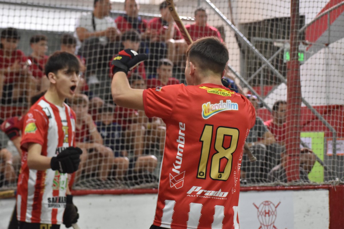 SE DEFINEN LOS CUARTOS DE FINAL DEL CAMPEONATO ARGENTINO CADETE 🥅

Hoy termina la fase de grupos y los mejores equipos tienen como meta llegar a la final del sábado 🔥

Seguí todos los resultados en:

competiciones.comitehockeypatin.ar/league/93