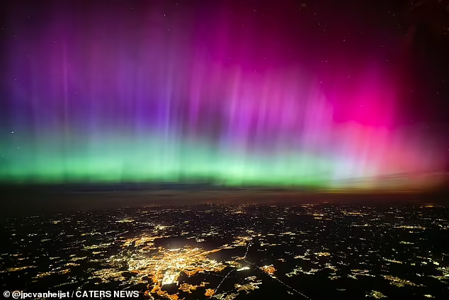 MarioNawfal's tweet photo. 🚨EARTH BRACES FOR GEOMAGNETIC STORM FROM POWERFUL SOLAR FLARE

A massive X7.1 solar flare erupted from the Sun this week, triggering a coronal mass ejection (CME) hurtling towards Earth.

Forecasters warn this could spark a severe geomagnetic storm, potentially disrupting power grids, satellites, and communications.

The CME is expected to hit Earth's magnetosphere between October 5-6, with the potential to cause dazzling auroras but also technological disruptions.

Geomagnetic storms are ranked G1 to G5, and experts have issued a G1-G3 watch for this event. 

Stronger storms can damage infrastructure, though the full impact depends on the storm's intensity.

This flare is the second-largest in the last 5 years, adding to evidence the Sun has entered its 11-year solar maximum earlier than expected. 

More intense space weather is likely on the way in 2025.

Source: DailyMail
