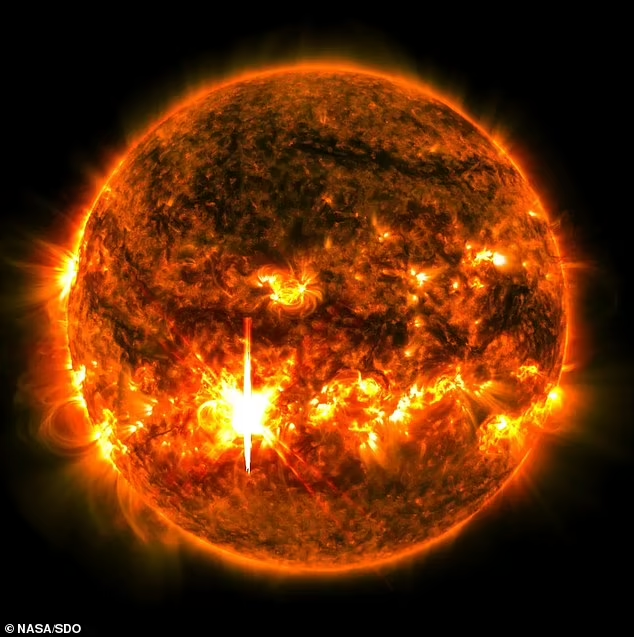 MarioNawfal's tweet photo. 🚨EARTH BRACES FOR GEOMAGNETIC STORM FROM POWERFUL SOLAR FLARE

A massive X7.1 solar flare erupted from the Sun this week, triggering a coronal mass ejection (CME) hurtling towards Earth.

Forecasters warn this could spark a severe geomagnetic storm, potentially disrupting power grids, satellites, and communications.

The CME is expected to hit Earth's magnetosphere between October 5-6, with the potential to cause dazzling auroras but also technological disruptions.

Geomagnetic storms are ranked G1 to G5, and experts have issued a G1-G3 watch for this event. 

Stronger storms can damage infrastructure, though the full impact depends on the storm's intensity.

This flare is the second-largest in the last 5 years, adding to evidence the Sun has entered its 11-year solar maximum earlier than expected. 

More intense space weather is likely on the way in 2025.

Source: DailyMail