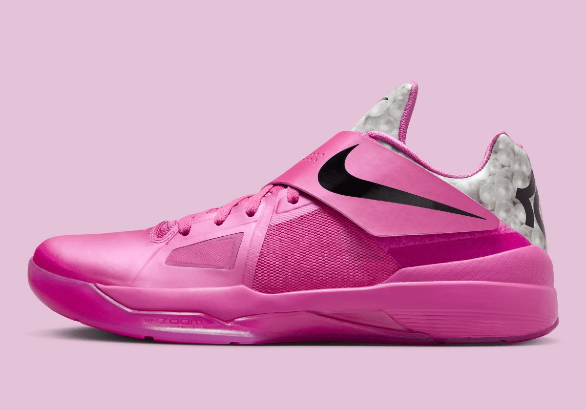 Sneaker News tweet media