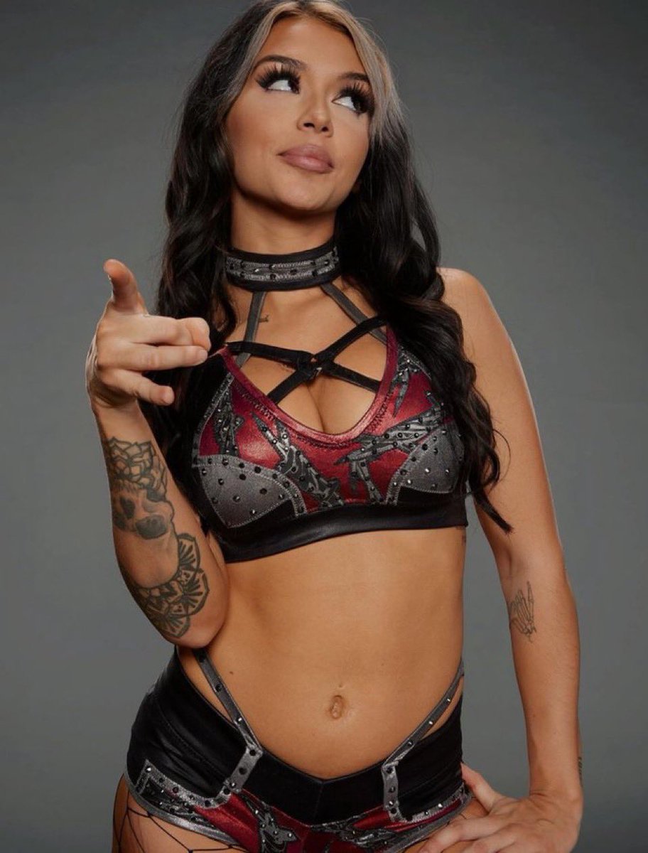 katzzloved's tweet photo. Do you guys like Cora jade? https://t.co/o4Puv43zX8