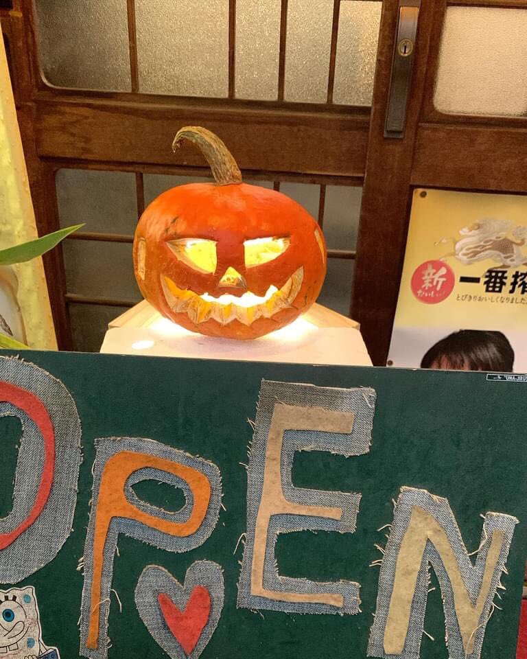 ajidokorococoro's tweet photo. かぼちゃ🎃

#ハロウィン 
#かぼちゃ 
#なんでもある居酒屋 
#味処こころ
#長崎イーツ
#長崎グルメ
#イエポス
#長崎居酒屋
#昔ながらの居酒屋
#テイクアウト
#ナガサキマガジン
#長崎
#長崎ランチ 
#アットホーム居酒屋 https://t.co/ukU1qI3a4j