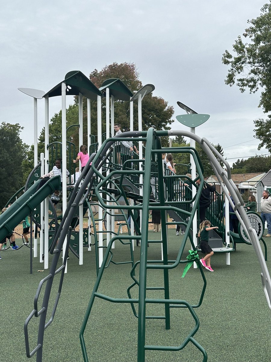 Congrats @EdgewoodRS <a href="/RidleyDistrict/">RidleySchoolDistrict</a> on your ribbon cutting event of your amazing all abilities &amp; inclusive playground, the first in your district &amp; Ridley Township. <a href="/Nemours/">Nemours Children's Health</a> is a proud sponsor in supporting all kids! 💚
#WellBeyondMedicine
#PartnershipsMatter