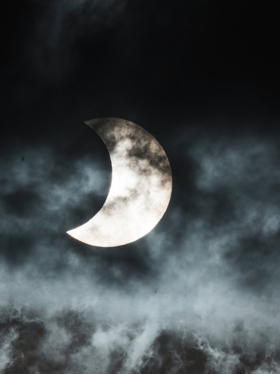 Rubio_lucass's tweet image. Eclipse de sol parcial anular 🌒
🕠 17:20 hs
📷 Sony A6500 + 200-600 mm 

#ECLIPSE #EclipseSolar #eclipsesolar2024
#BuenosAires #Argentina