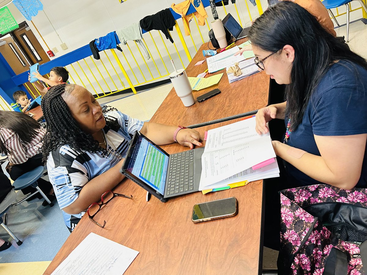 jackson_chisd's tweet image. Scientific spelling power hour! #foundationalskills @ChapelHill_ISD @_MsCarp 
Jackson 💙Wise 💛Kissam