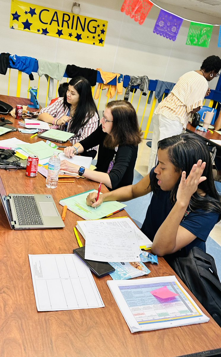 jackson_chisd's tweet image. Scientific spelling power hour! #foundationalskills @ChapelHill_ISD @_MsCarp 
Jackson 💙Wise 💛Kissam