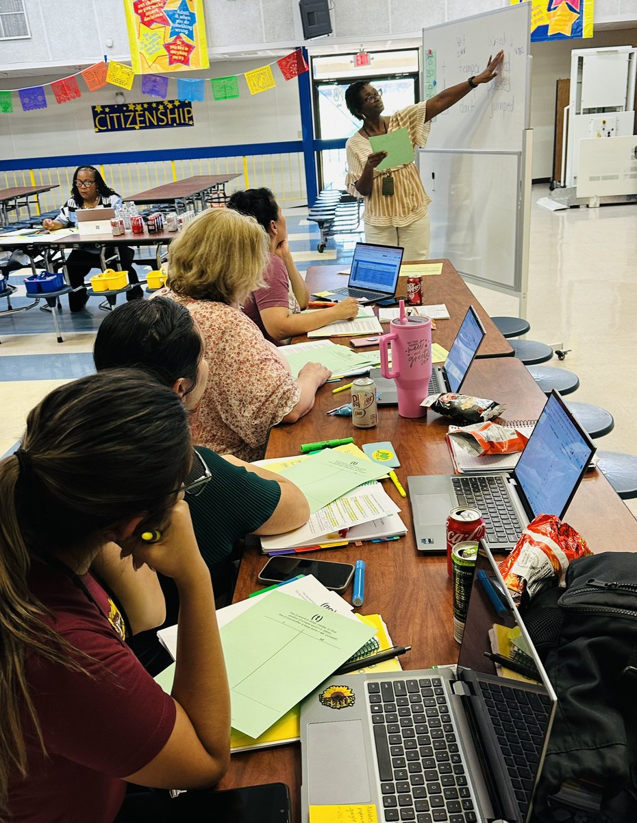 jackson_chisd's tweet image. Scientific spelling power hour! #foundationalskills @ChapelHill_ISD @_MsCarp 
Jackson 💙Wise 💛Kissam