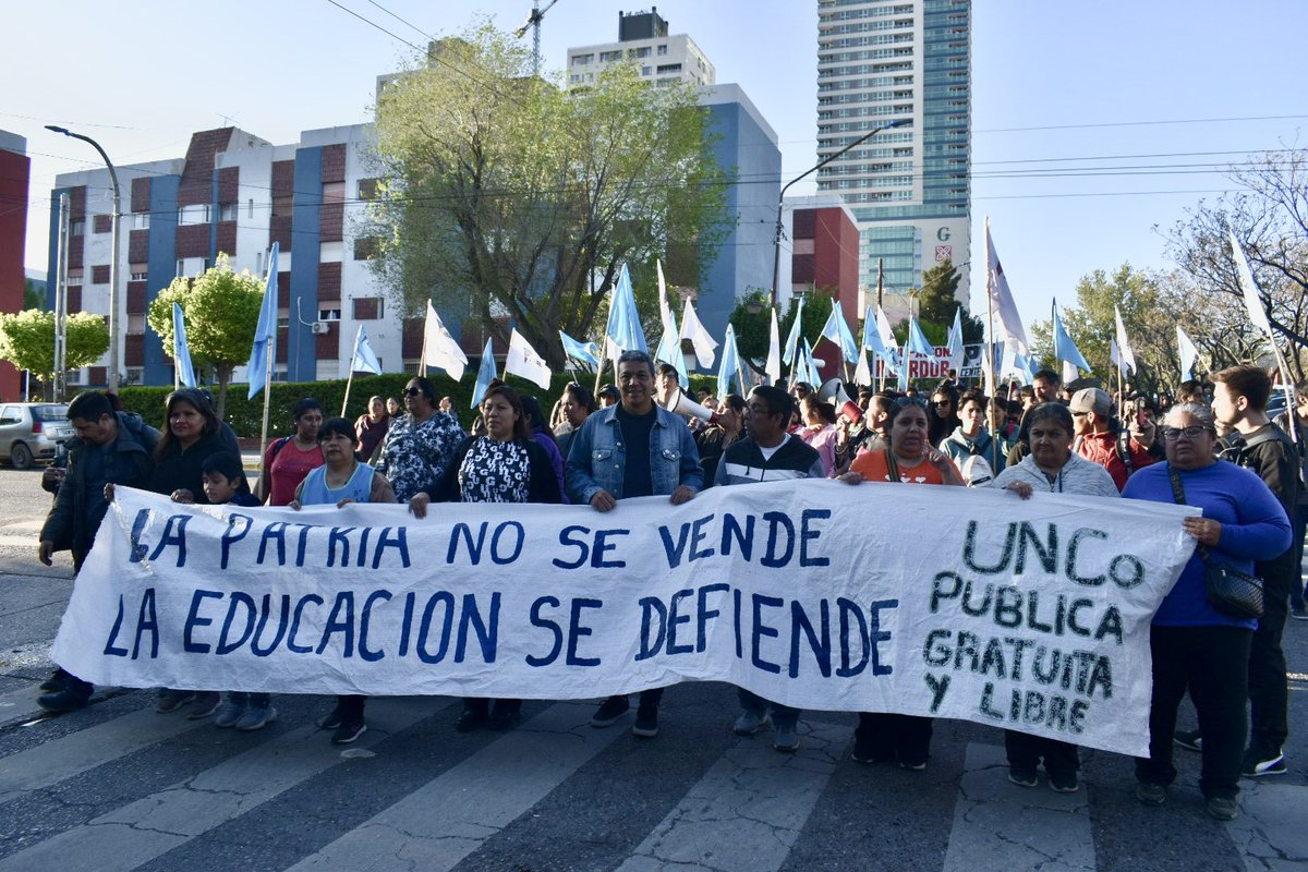 jesusescobarnqn's tweet photo. En defensa de nuestra Universidad Pública, Gratuita y Libre #QueseVayaMilei https://t.co/DiGMrf2l7N