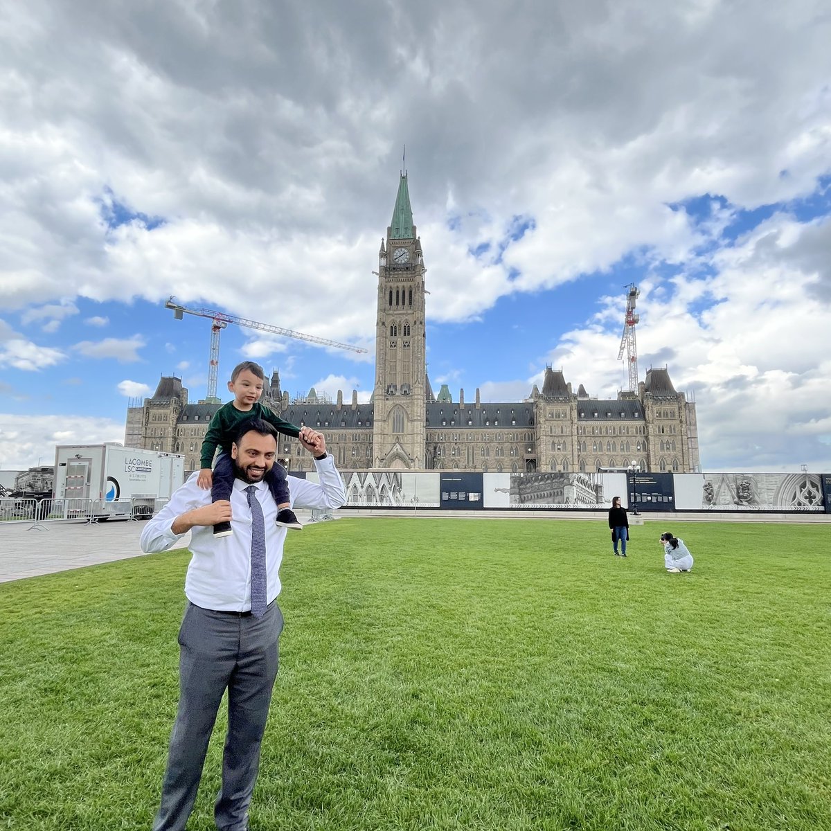 Play date with Arvin on Parliament Hill!